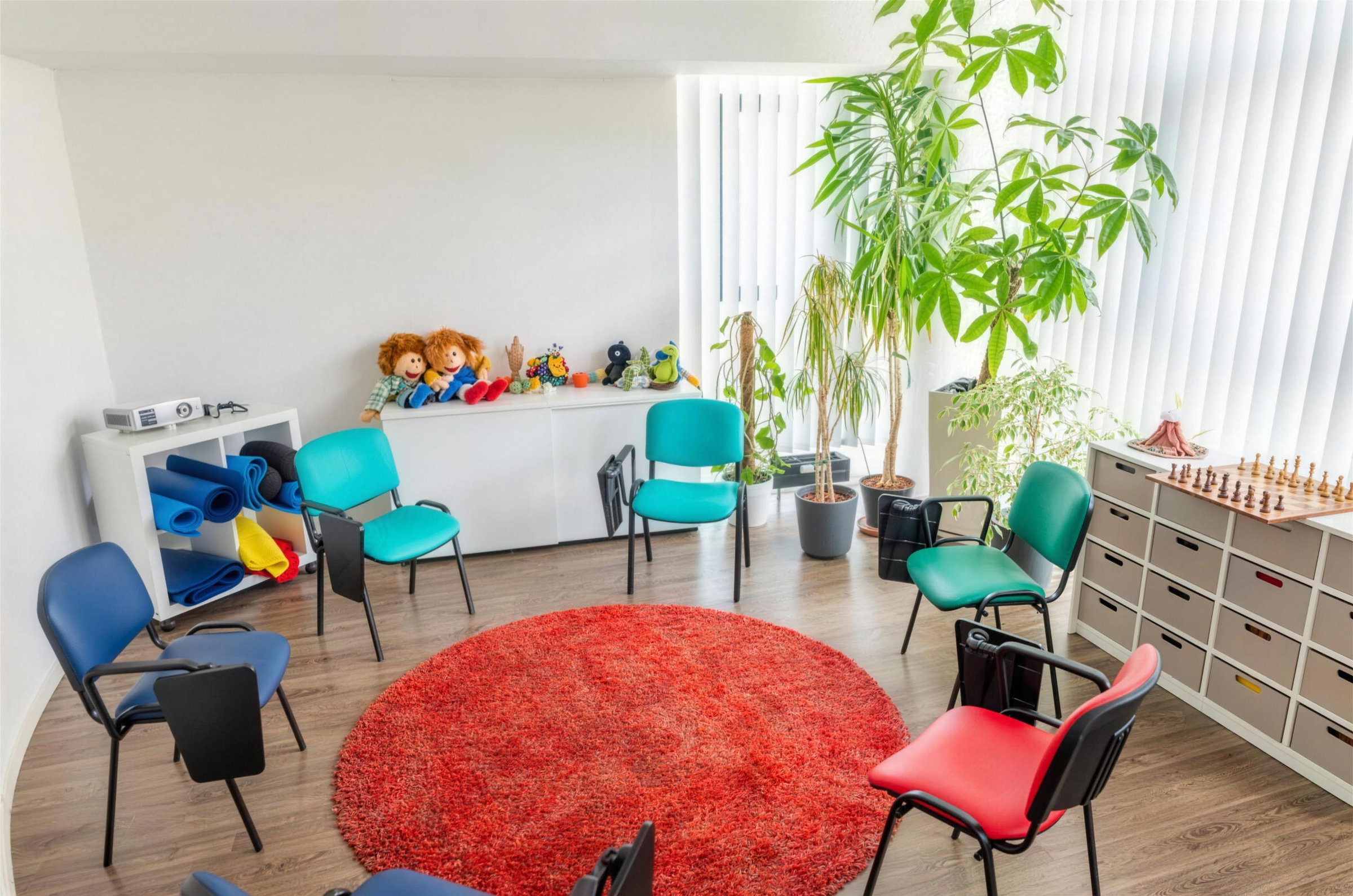 Stuhlkreis im Gruppenraum der Praxis für Supervision und Teamgespräche